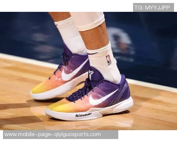 布克首次亮相新款签名鞋布克2代球鞋在比赛中引发关注